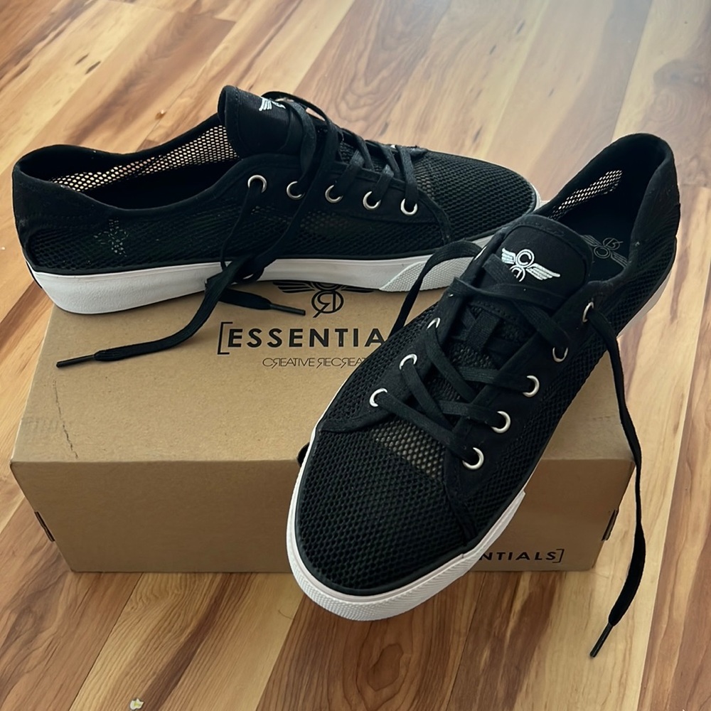 Essentials creative recreation men’s mesh summer shoes sz 10